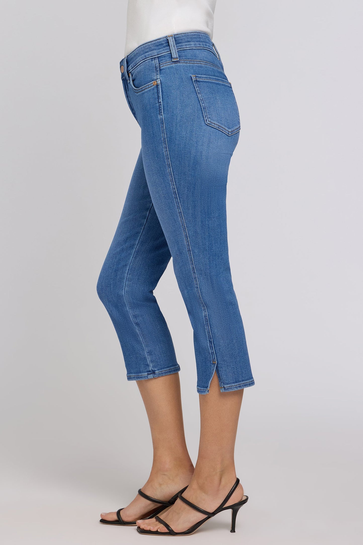 Chloe Capri Jeans In Petite - Blue Paradise